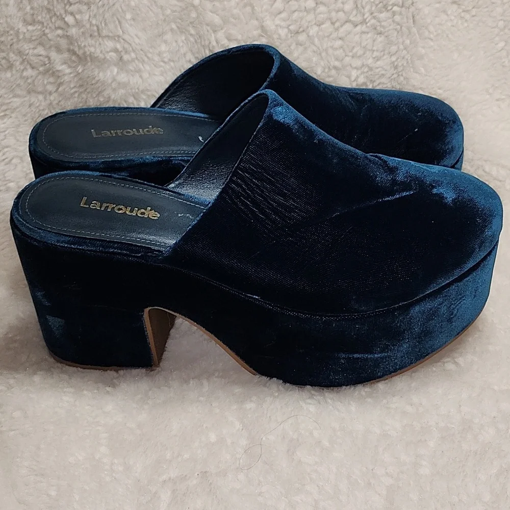Larroudé Miso Platform Clog in Deepsea Velvet Size 6